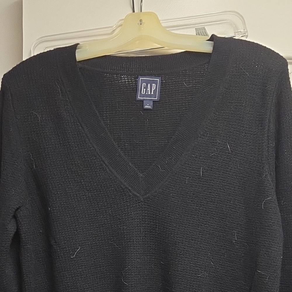 GAP Men's Classic Black V-Neck Sweater